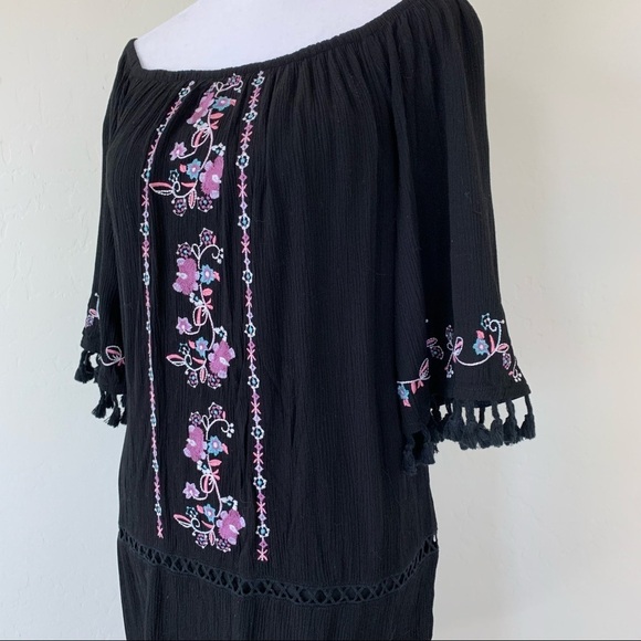 Love, Fire Black Embroidered Fringe Off The Shoulder Dress Size Small - Picture 4 of 10